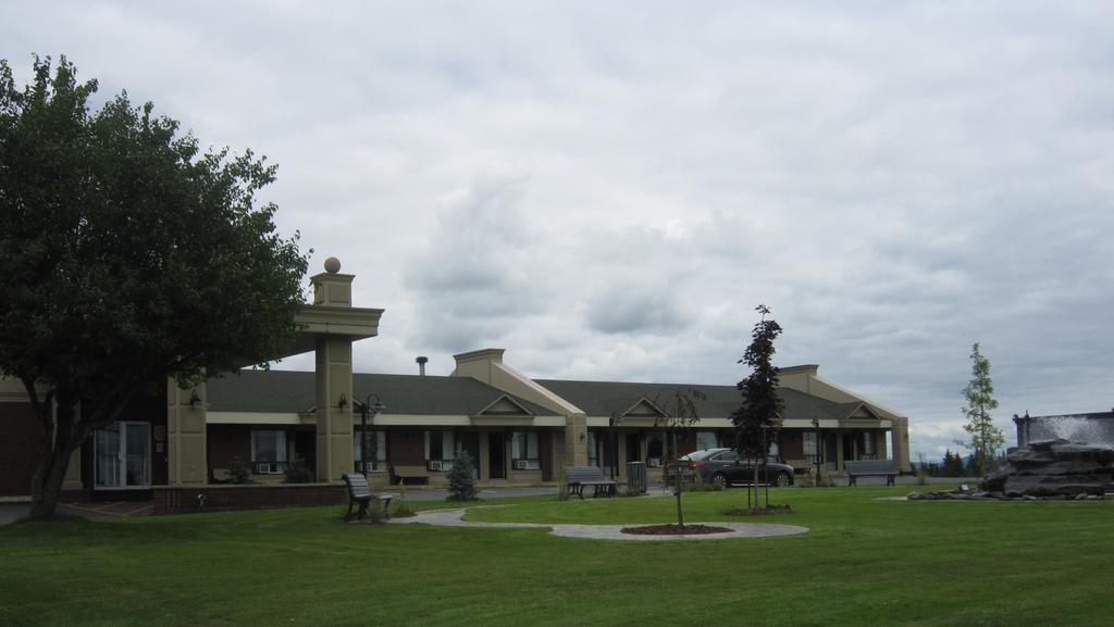 Hotel Motel Le Quiet Lac-Mégantic Exterior foto